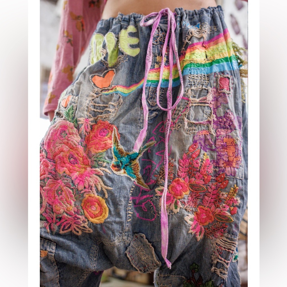 NWT Magnolia Pearl Embroidered Art Graphic Frankie Denims, OS - Picture 2 of 15